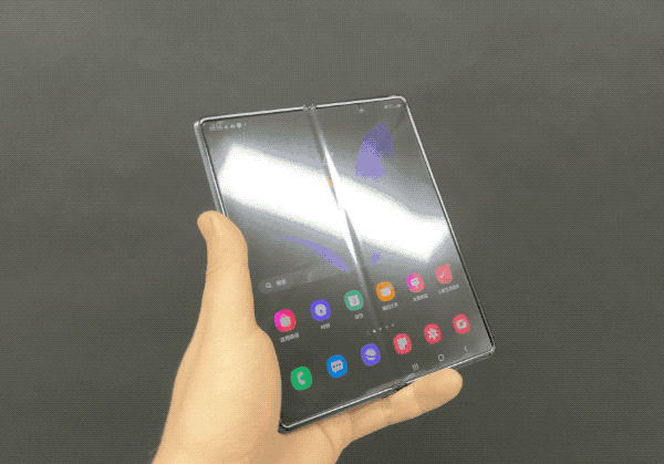 三星Z Fold2 5G的折痕较明显 柔宇FlexPai 2体验:售价不足万元 折叠屏的新选择
