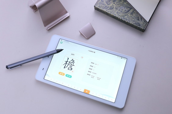 讯飞的智能学习机Q10 讯飞智能学习机Q10:“神兽”开学不发愁 精准查缺好帮手