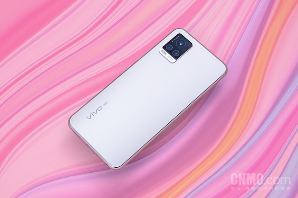 “ 5G轻薄自拍神器”vivo S7:悄悄变美然后惊艳所有人 “ 5G轻薄自拍神器”vivo S7:悄悄变美然后惊艳所有人