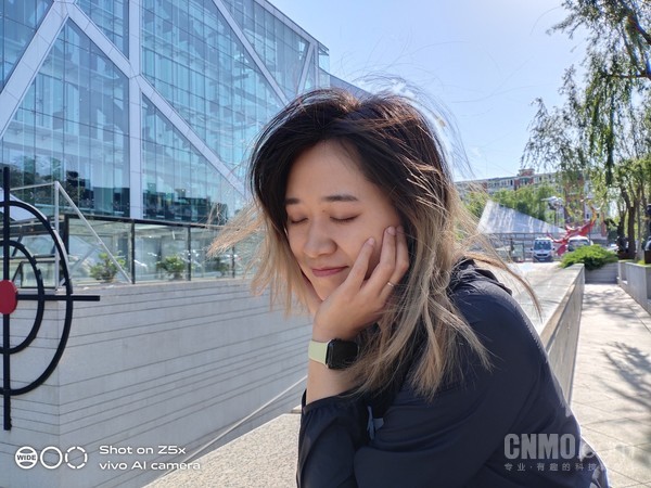 小姐姐与vivo Z5x的“翘班”之旅 在大片的边缘疯狂试探 小姐姐与vivo Z5x的“翘班”之旅 在大片的边缘疯狂试探