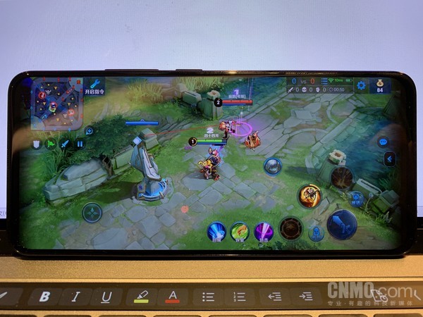 左右两侧依然有极窄的黑边 vivo 27 Pro评测:几点改变 让它成为最熟悉的陌生人