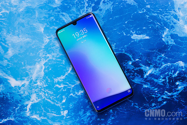 中兴天机Axon 10 Pro 中兴天机 Axon 10 Pro评测 “轻商务”与时尚的一次碰撞