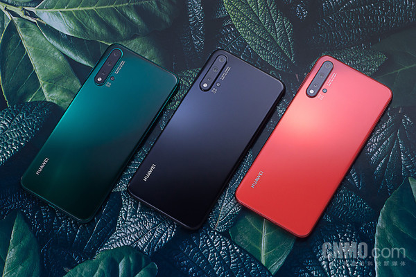 左图为拍摄预览,右图为成像效果 华为nova5 Pro:“美”突破次元 人像超级夜景自拍更出彩