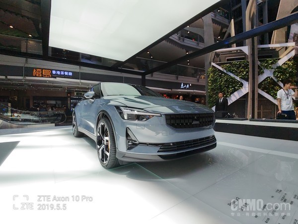 室内样张 中兴天机 Axon 10 Pro评测 “轻商务”与时尚的一次碰撞