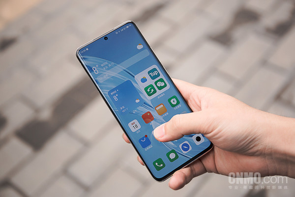 魅族 18 Pro内置骁龙X60 5G Modem 满血性能的魅族 18 Pro 让你的日常使用体验不留遗憾