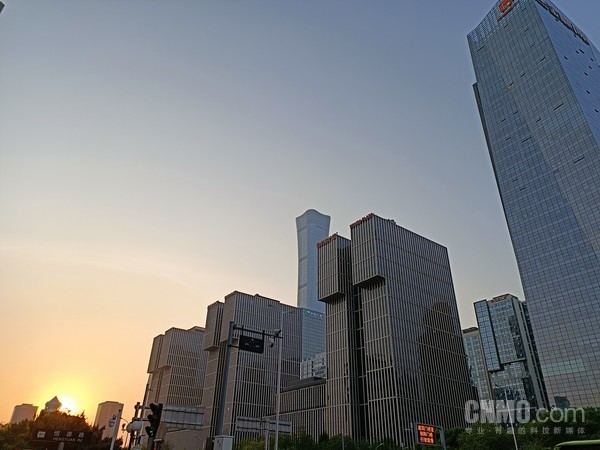 真我Q3 Pro样张 全面升级!千元机皇realme 真我Q3系列上手评测