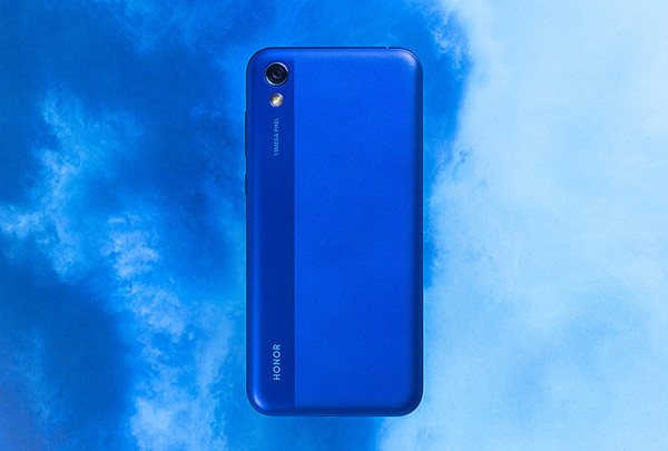 荣耀畅玩8背面 荣耀畅玩8评测 EMUI 9.0深度定制/百元机的最佳答案