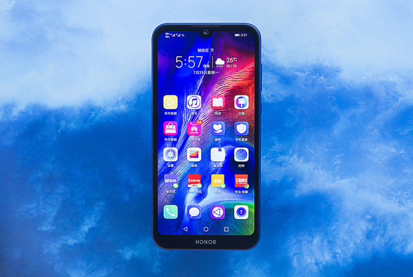 荣耀畅玩8 荣耀畅玩8评测 EMUI 9.0深度定制/百元机的最佳答案