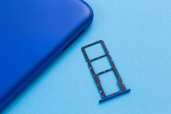 独立三卡槽设计 荣耀畅玩8评测 EMUI 9.0深度定制/百元机的最佳答案