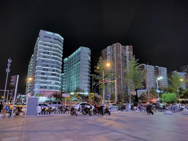夜景照片 中兴天机 Axon 10 Pro评测 “轻商务”与时尚的一次碰撞