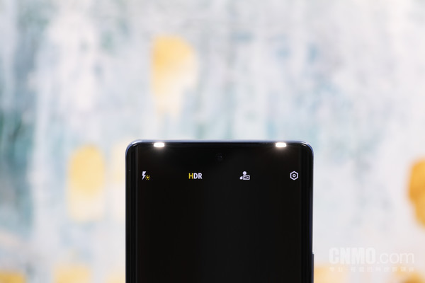 vivo S17 Pro的机身顶部拥有柔光灯 vivo S17 Pro评测:双面柔光知冷暖 夜景人像新高度