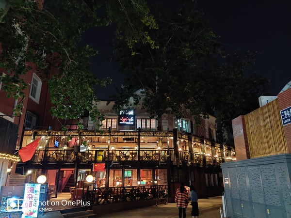 一加7T Pro未开启夜景模式 绝美城市夜景该如何记录 标准答案可能就在你的手里