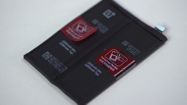 一加 9双电芯电池 一加 9拆机:内外兼修 做工扎实 Pro级的品质从未改变