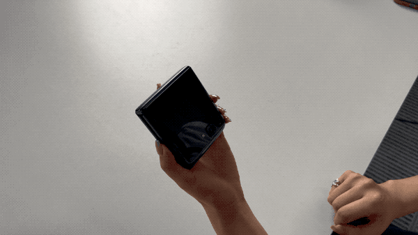 moto razr 2022采用“第三代星轨转轴方案” moto razr 2022评测:为“折叠旗舰”正名 开启折叠屏主力机时代