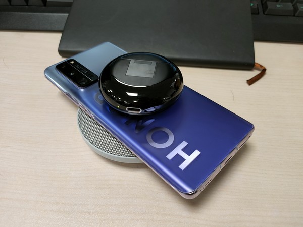 无线反向充电 荣耀30 Pro+无线快充来袭 三大充电方式你爱了吗?