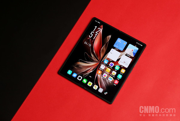 vivo X Fold2 vivo X Fold2:更易用的折叠屏旗舰 “减重不减质”