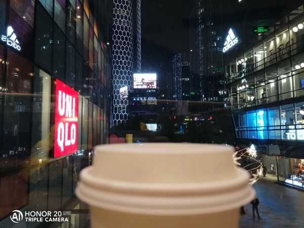 荣耀20青春版夜景样张 荣耀20青春版评测 4800万拍照与蓝粉撞色解锁你的美