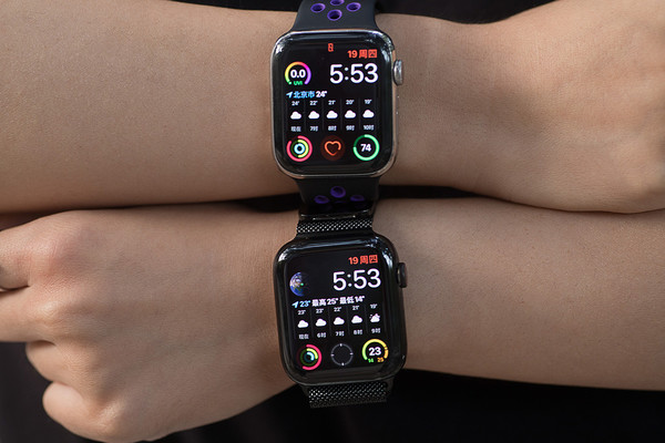 Apple Watch Series 4(上)和Apple Watch Series 5(下) Apple Watch Series 5评测:苹果想要的 是改变你的生活