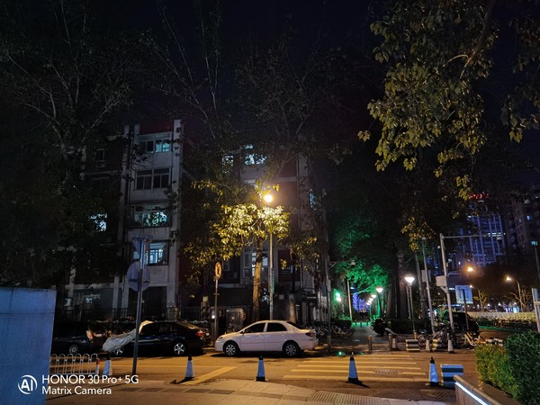 荣耀30 Pro+让夜景犹如白昼?这次我们专门试了试 荣耀30 Pro+让夜景犹如白昼?这次我们专门试了试