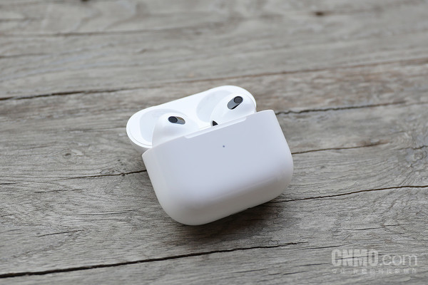AirPods 3评测:这是一款佩戴体验更舒适的AirPods AirPods 3评测:这是一款佩戴体验更舒适的AirPods