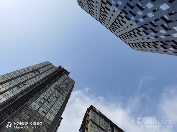 大小场景一手轻松掌握:荣耀X10带你解锁拍照新姿势 大小场景一手轻松掌握:荣耀X10带你解锁拍照新姿势