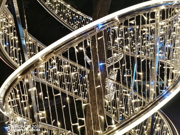 荣耀20青春版夜景样张 荣耀20青春版评测 4800万拍照与蓝粉撞色解锁你的美