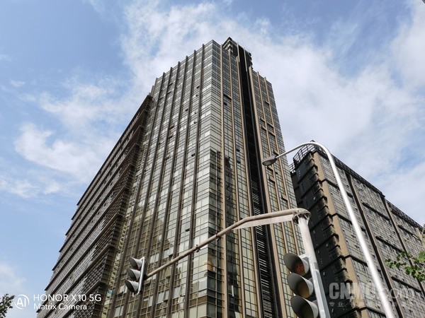 大小场景一手轻松掌握:荣耀X10带你解锁拍照新姿势 大小场景一手轻松掌握:荣耀X10带你解锁拍照新姿势
