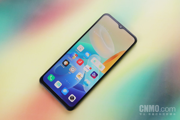 vivo Y76s采用一块6.58英寸高清大屏 vivo Y76s评测:星钻工艺加持 千元机也能轻薄时尚