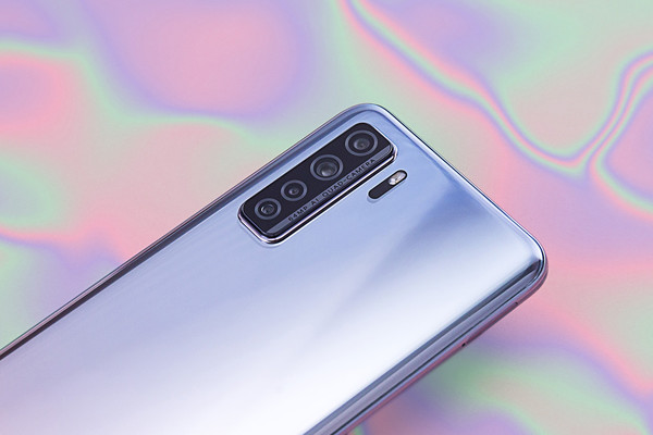 华为nova7 SE后置四摄 华为nova7 SE评测:从颜值到拍照 让闪耀触手可及