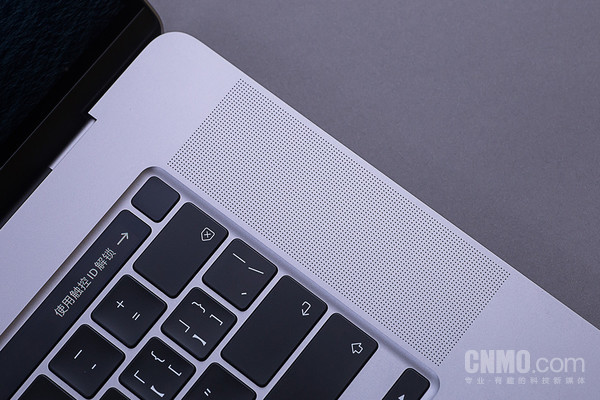 16英寸MacBook Pro配备六扬声器音响系统 16英寸MacBook Pro:强大性能 致敬背后认真工作的你