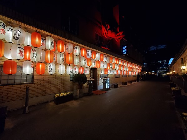 三星Note10+ 5G 夜景拍摄硬碰硬 荣耀V30 PRO对比三星Note10+ 5G