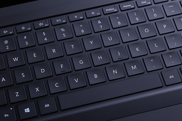 Surface Laptop 3键盘 Surface Laptop 3体验评测:在传统中呈现革新的自我