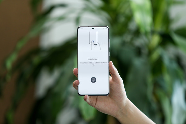三星Galaxy S20采用挖孔屏设计 三星Galaxy S20系列上手:它就是你的2020年首选旗舰
