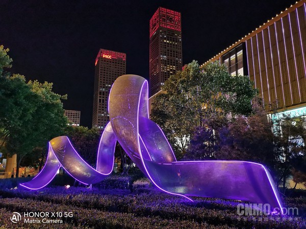 夜晚一定是漆黑一片?荣耀X10夜视仪帮你看清夜色 夜晚一定是漆黑一片?荣耀X10夜视仪帮你看清夜色
