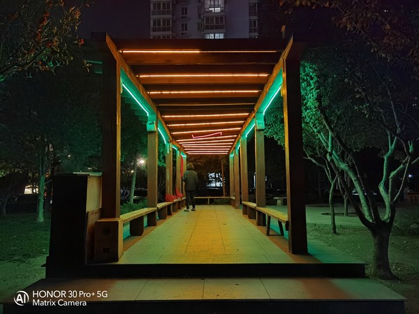 荣耀30 Pro+让夜景犹如白昼?这次我们专门试了试 荣耀30 Pro+让夜景犹如白昼?这次我们专门试了试