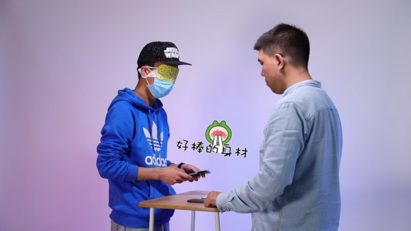 三款旗舰机手感盲测 小哥哥和小姐姐最喜欢的原来是它 三款旗舰机手感盲测 小哥哥和小姐姐最喜欢的原来是它
