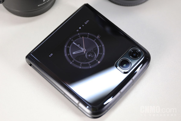 moto razr 2022 moto razr 2022评测:为“折叠旗舰”正名 开启折叠屏主力机时代