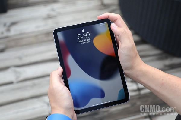 新iPad mini采用Touch ID+电源按键的设计 全面屏iPad mini:它就是一款可以随拿随用的“小钢炮”