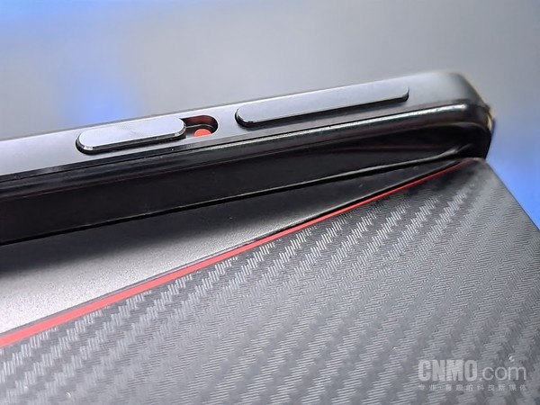 Redmi K50电竞版肩键 Redmi K50电竞版评测:一点“寒芒”先到 随后枪出如龙