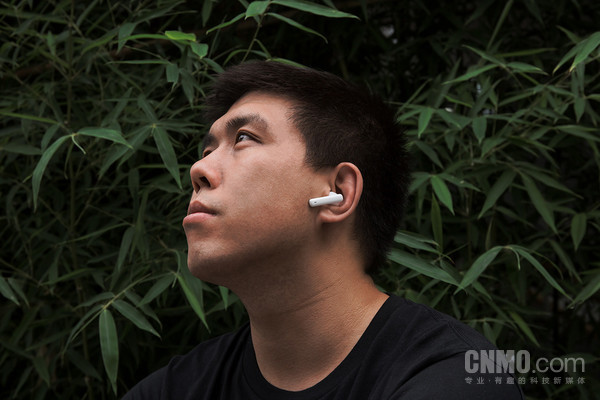 荣耀Earbuds 2 SE 荣耀Earbuds 2 SE:轻巧长续航 创造无负担使用体验