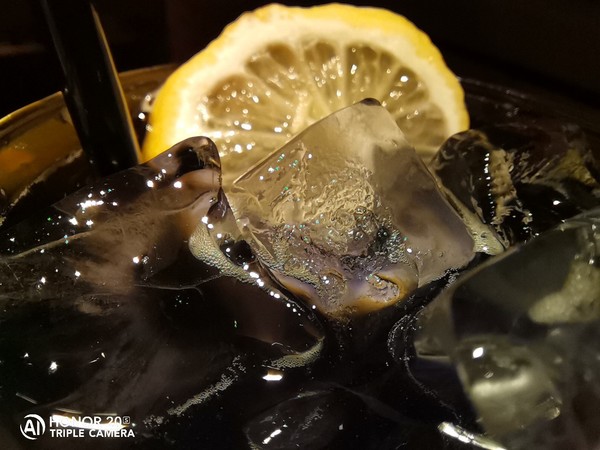 荣耀20S微距样张 荣耀20S全面评测 3200万AI自拍成就荣耀最强自拍手机