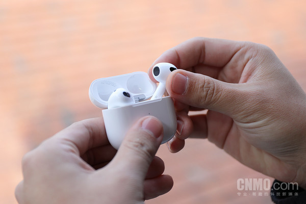 AirPods 3 AirPods 3评测:这是一款佩戴体验更舒适的AirPods