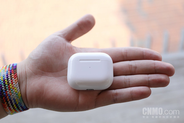 AirPods 3评测:这是一款佩戴体验更舒适的AirPods AirPods 3评测:这是一款佩戴体验更舒适的AirPods