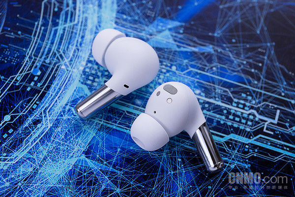 OnePlus Buds Pro的耳机本体采用“光哑分离”设计 OnePlus Buds Pro体验:音质旗舰 你的耳朵值得拥有