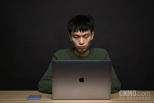 16英寸MacBook Pro:强大性能 致敬背后认真工作的你 16英寸MacBook Pro:强大性能 致敬背后认真工作的你