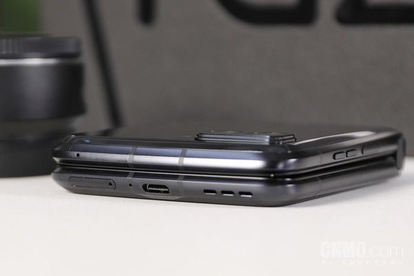 moto razr 2022 moto razr 2022评测:为“折叠旗舰”正名 开启折叠屏主力机时代