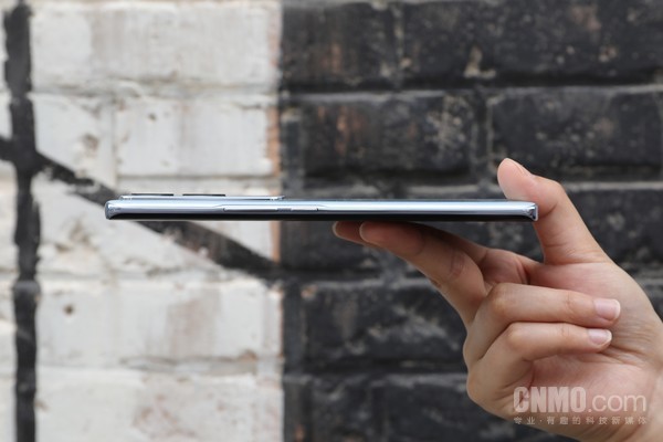 vivo S17 Pro的厚度为7.46mm vivo S17 Pro评测:双面柔光知冷暖 夜景人像新高度