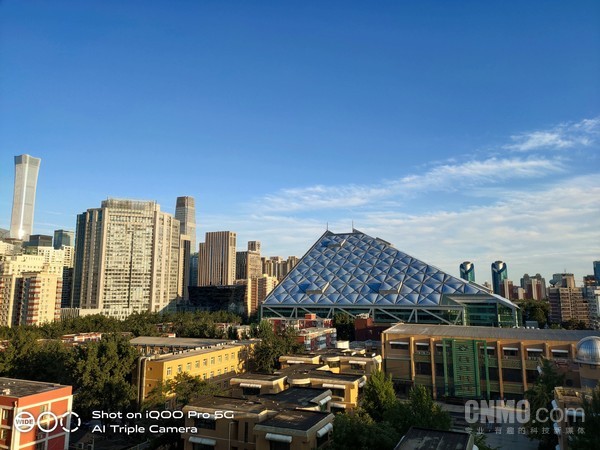普通模式 5G旗舰不止有速度与颜值:用iQOO Pro发现身边的美
