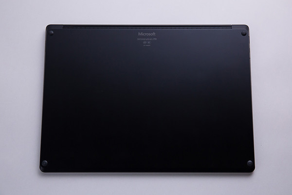 Surface Laptop 3底部 Surface Laptop 3体验评测:在传统中呈现革新的自我