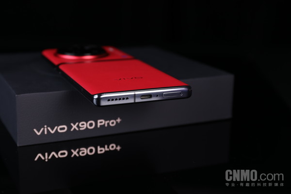 vivo X90 Pro+厚度控制得不错 vivo X90 Pro+:1英寸蔡司影像向每一位创作者致敬